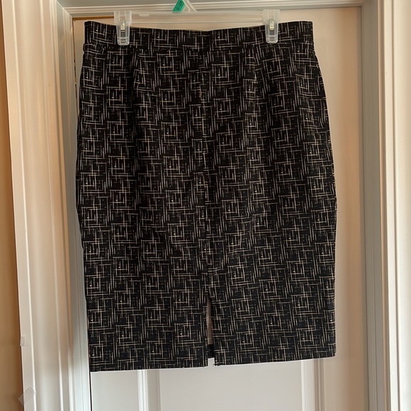 14-16 Vintage Abstract patterned pencil skirt. - Picture 3 of 6